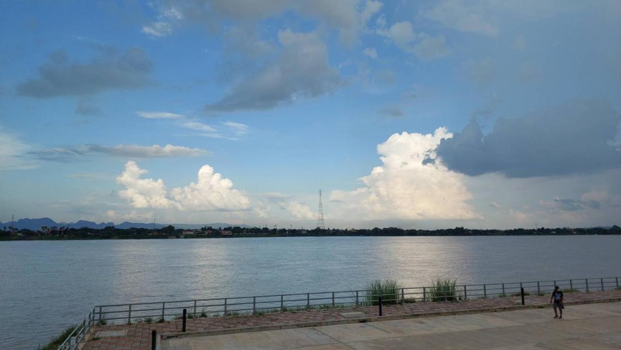 Happy Space วิลล่าทั้งหลัง 2นอน 2น้ำ ฟรี Wifi จอดรถ Nakhon Phanom Exterior photo